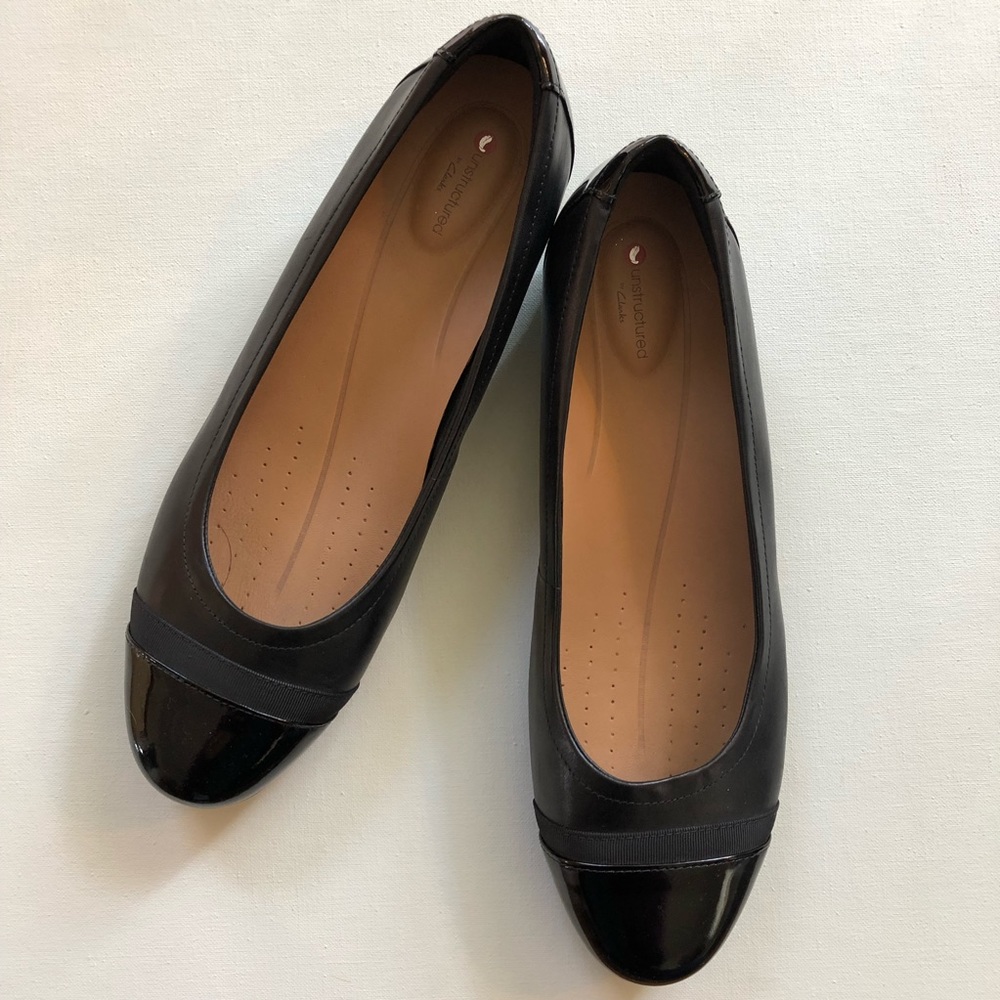 12 Clarks Unstructured Black Patent Leather Ballet Flats